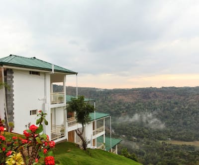 https://imgcld.yatra.com/ytimages/image/upload/t_hotel_yatra_city_desktop/v1440922882/Domestic Hotels/Hotels_Munnar/The Wind Munnar/OUTER VIEW.jpg